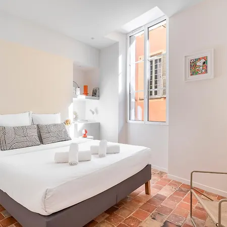 New Vieux A Cote De La Ac *